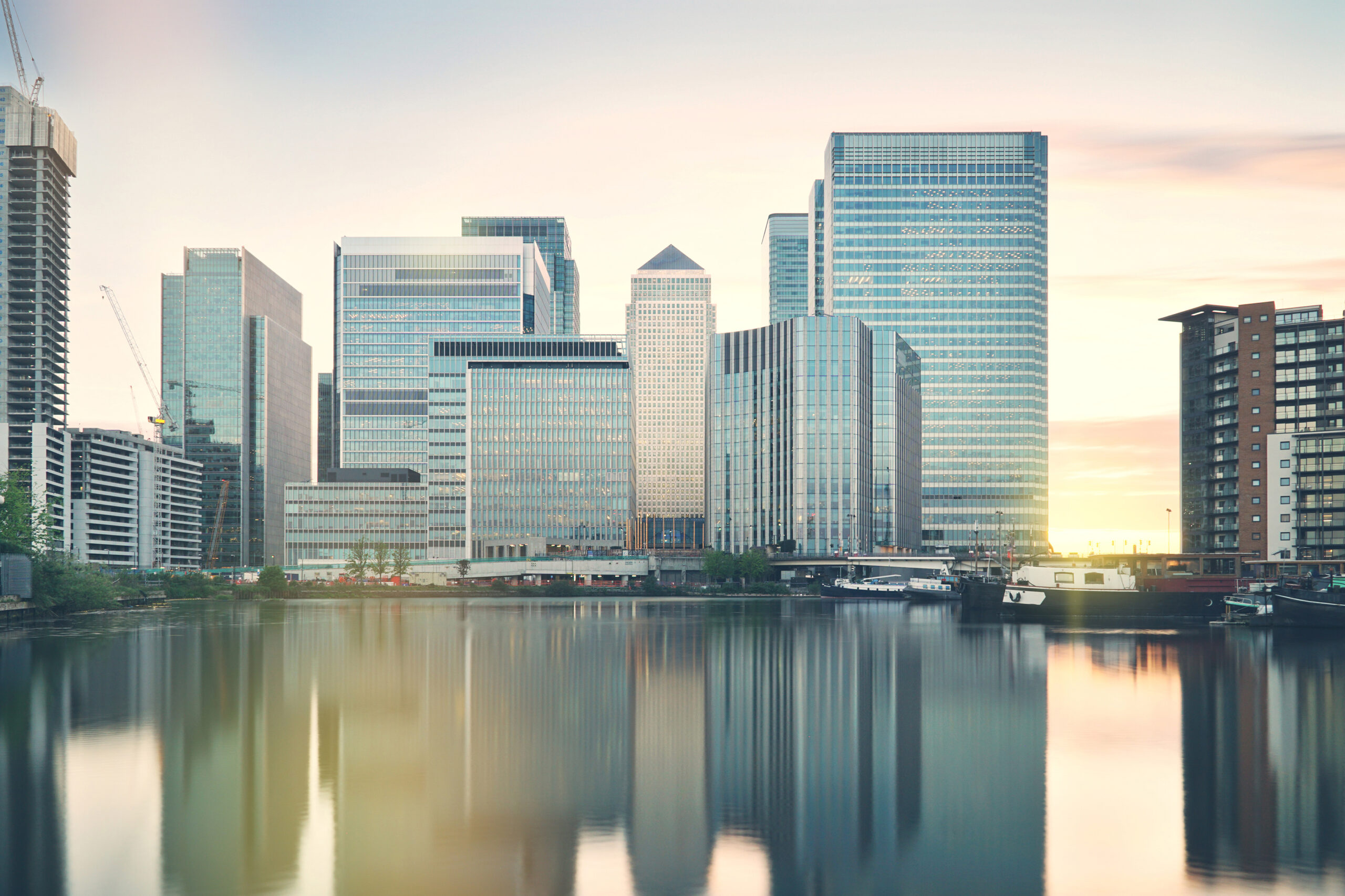 Canary,Wharf,In,London,,Cityscape,On,A,Beautiful,And,Sunny